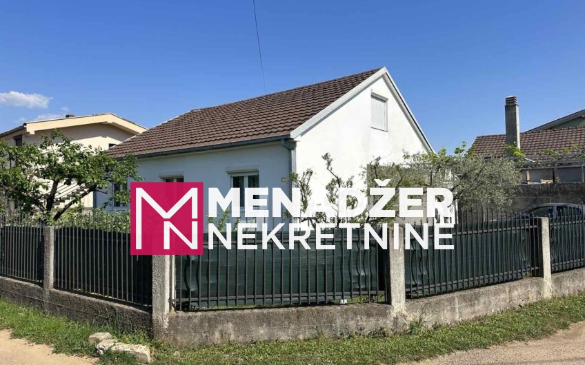 KUĆA 120 m2, GARAŽA 30 m2, PLAC 380 m2- TOLOŠI