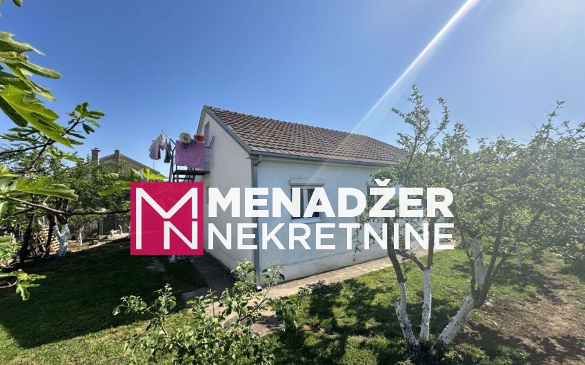 KUĆA 120 m2, GARAŽA 30 m2, PLAC 380 m2- TOLOŠI