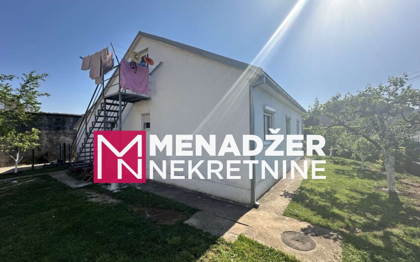 KUĆA 120 m2, GARAŽA 30 m2, PLAC 380 m2- TOLOŠI