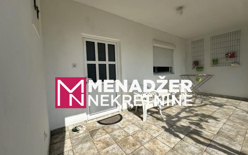 KUĆA 120 m2, GARAŽA 30 m2, PLAC 380 m2- TOLOŠI