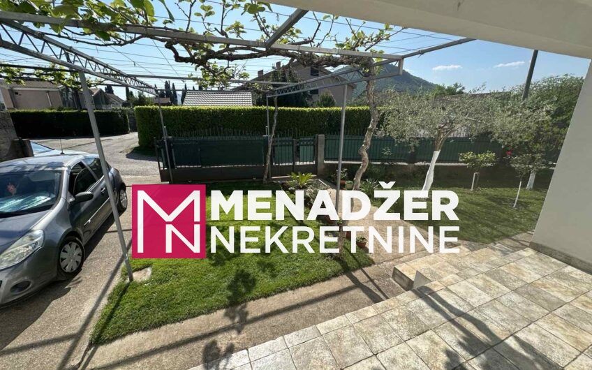 KUĆA 120 m2, GARAŽA 30 m2, PLAC 380 m2- TOLOŠI