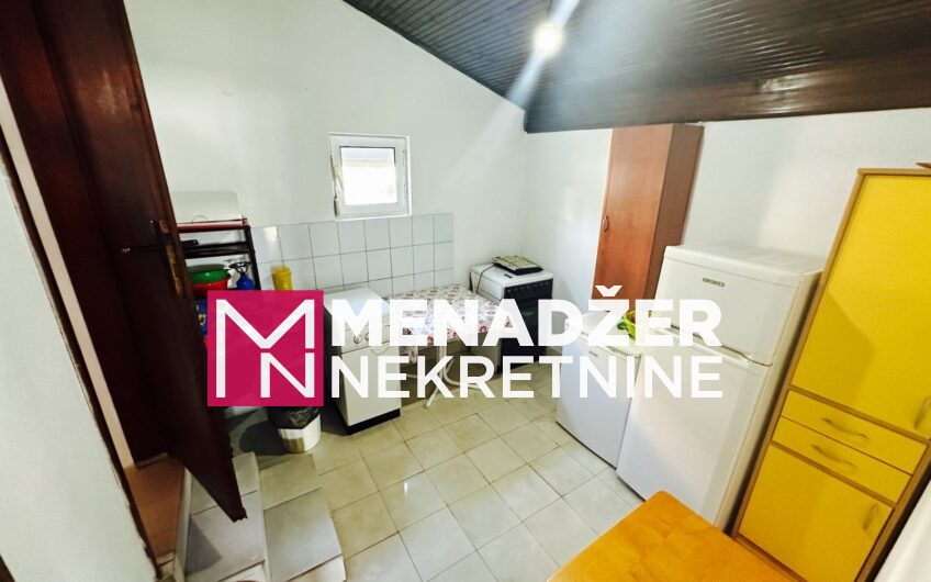 KUĆA 120 m2, GARAŽA 30 m2, PLAC 380 m2- TOLOŠI