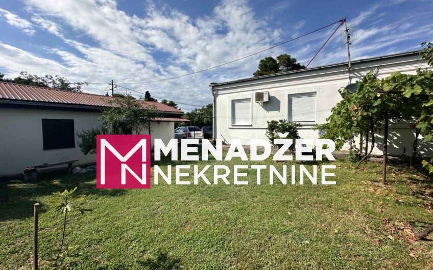 KUĆA 55 m² + 35 m² POMOĆNA KUĆA 35 m², PLAC 280 m² – MASLINE