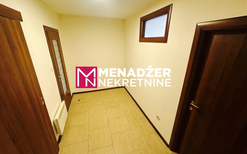POSLOVNO – KANCELARIJSKI PROSTOR 50 m² – PREKO MORAČE
