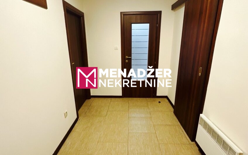 POSLOVNO – KANCELARIJSKI PROSTOR 50 m² – PREKO MORAČE