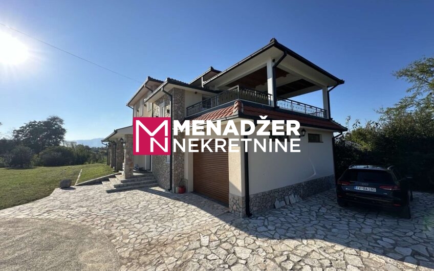 KUĆA LUX NAMJEŠTENA 220 m² – PRIČELjE