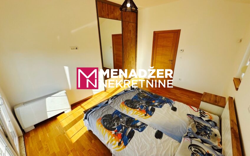 KUĆA LUX NAMJEŠTENA 220 m² – PRIČELjE