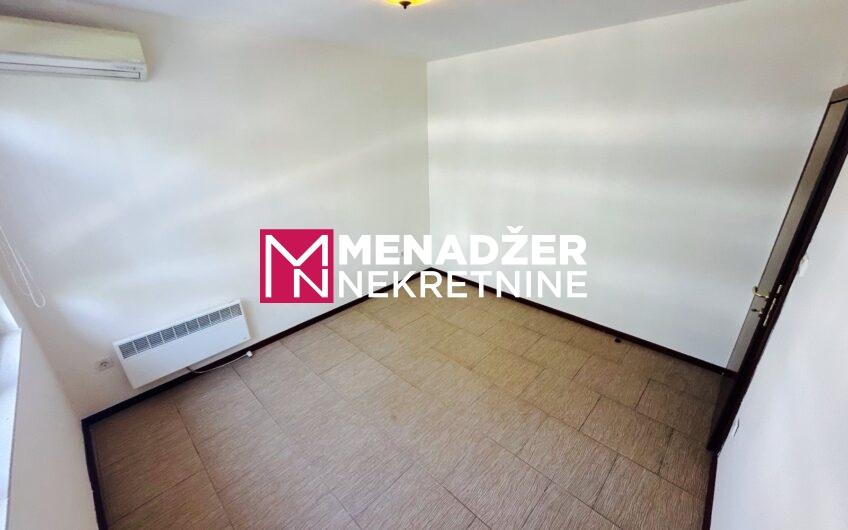 POSLOVNO – KANCELARIJSKI PROSTOR 50 m² – PREKO MORAČE