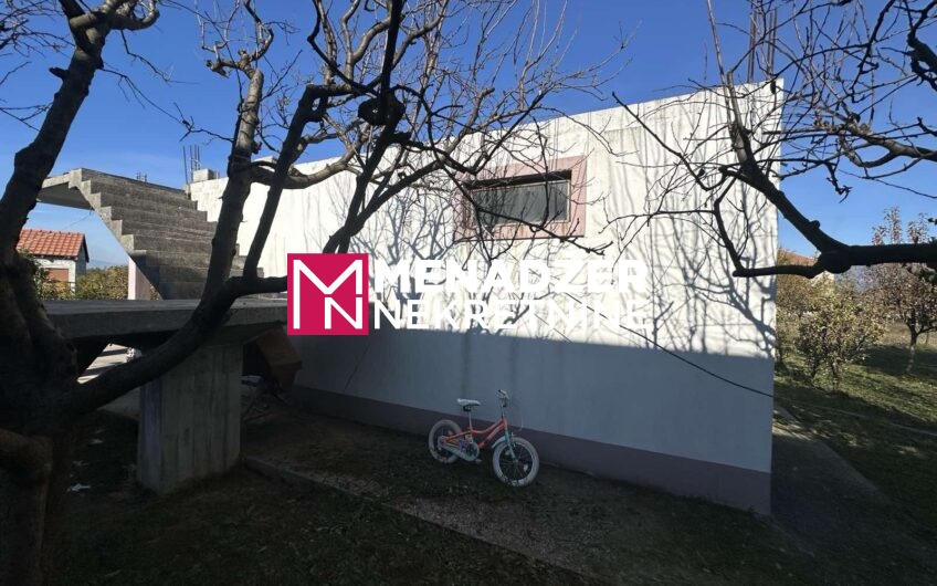 KUĆA 90 m², PLAC 2 587 m² – NOVO SELO