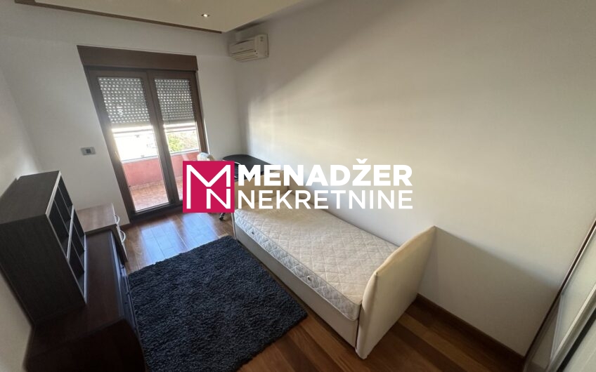 DVOSOBAN NAMJEŠTEN 88 m², GARAŽA – PREKO MORAČE