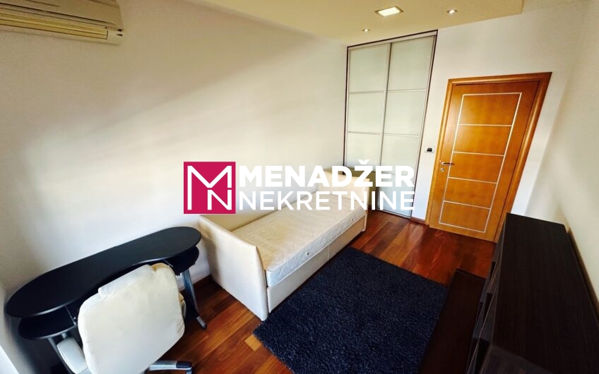 DVOSOBAN NAMJEŠTEN 88 m², GARAŽA – PREKO MORAČE