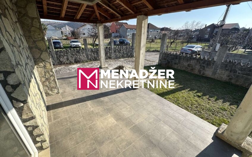 KUĆA 170 m2, PLAC 380 m2 – MURTOVINA