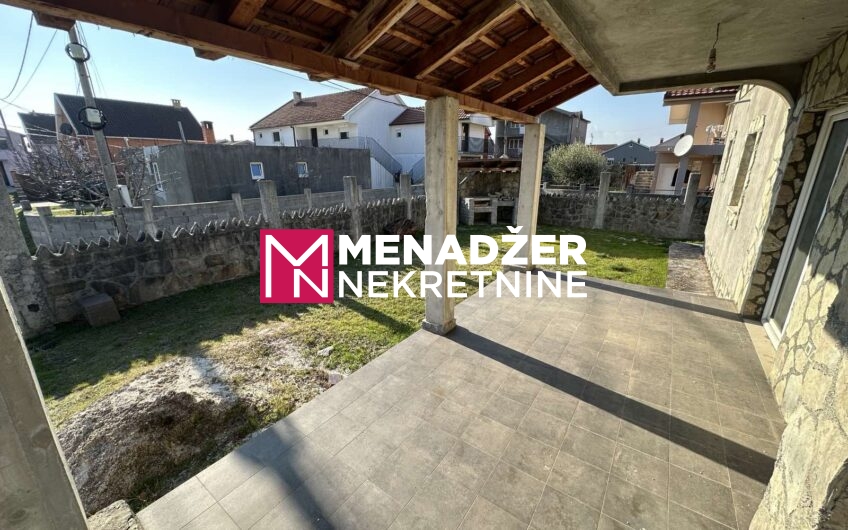 KUĆA 170 m2, PLAC 380 m2 – MURTOVINA