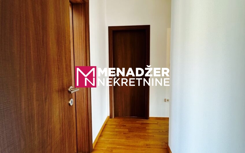 ČETVOROSOBAN STAN 150 m2 – TOLOŠI