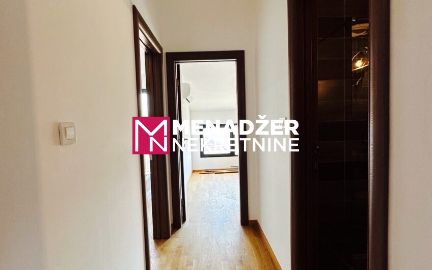 ČETVOROSOBAN STAN 150 m2 – TOLOŠI