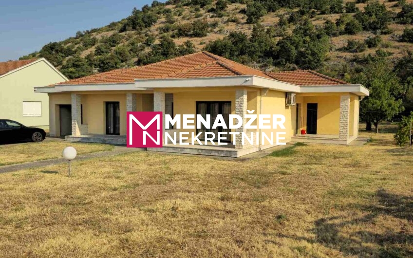 KUĆA 200 m2, PLAC 2 600 m2 – ROGAMI
