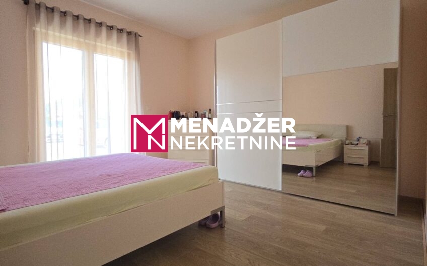 KUĆA 200 m2, PLAC 2 600 m2 – ROGAMI