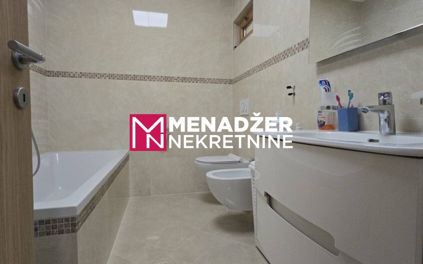 KUĆA 200 m2, PLAC 2 600 m2 – ROGAMI