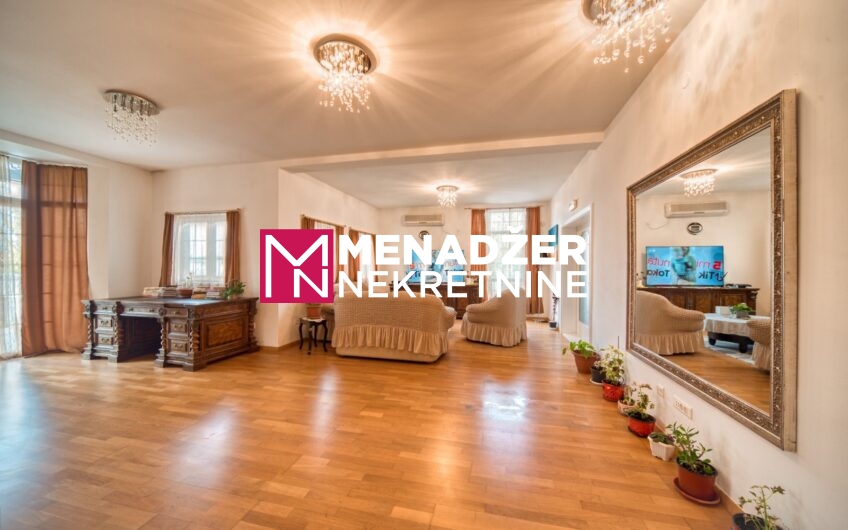 VILA 560 m2, PLAC 9 000 m2 – DANILOVGRAD