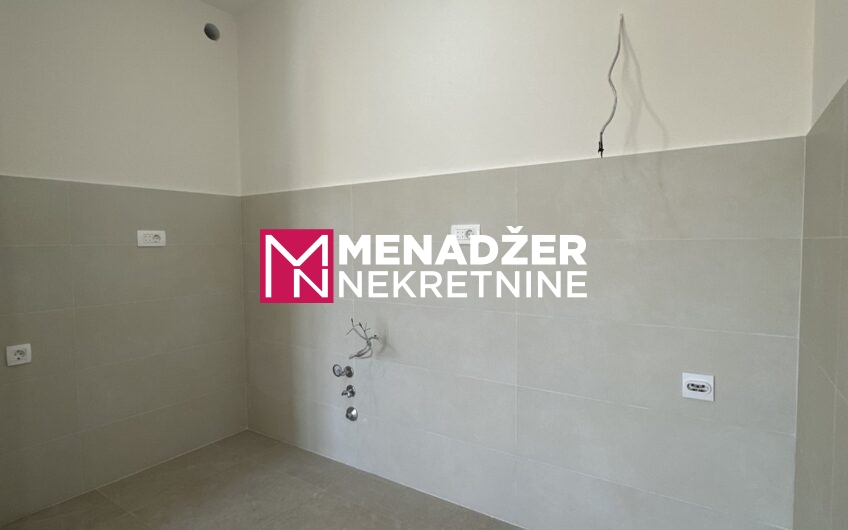 JEDNOSOBAN PRAZAN STAN 42 m2 – POBREŽJE