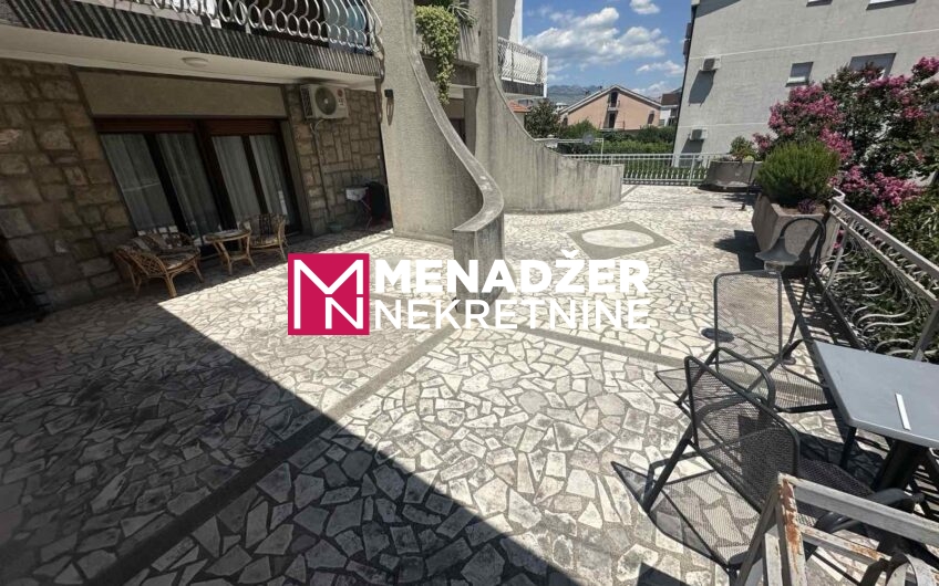 KUĆA NAMJEŠTENA 250 m2, PLAC 500 m2 – PREKO MORAČE