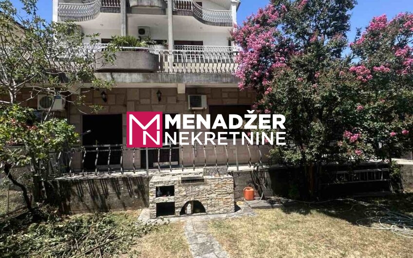 KUĆA NAMJEŠTENA 250 m2, PLAC 500 m2 – PREKO MORAČE