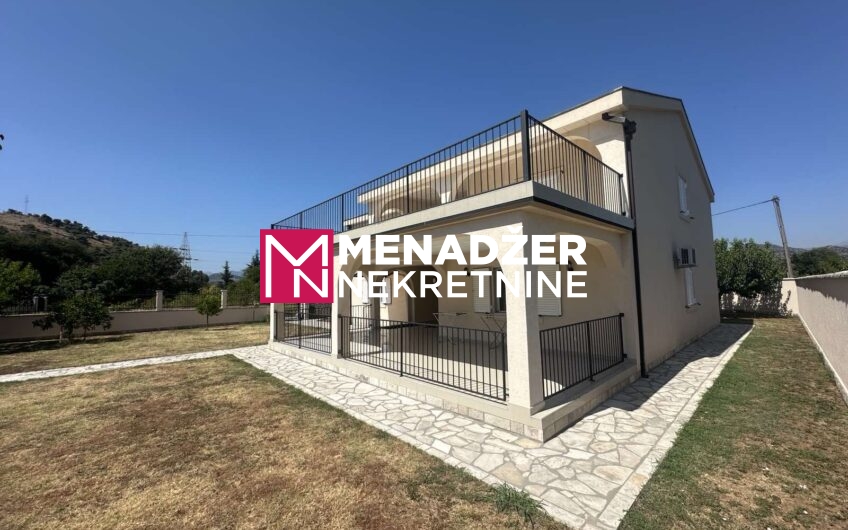 KUĆA 230 m2, PLAC 1 400 m2 – ZAGORIČ