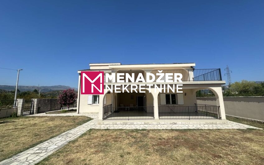 KUĆA 230 m2, PLAC 1 400 m2 – ZAGORIČ