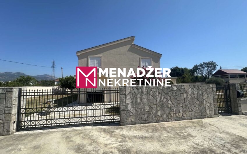 KUĆA 230 m2, PLAC 1 400 m2 – ZAGORIČ