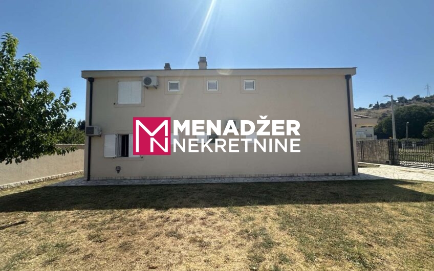 KUĆA 230 m2, PLAC 1 400 m2 – ZAGORIČ