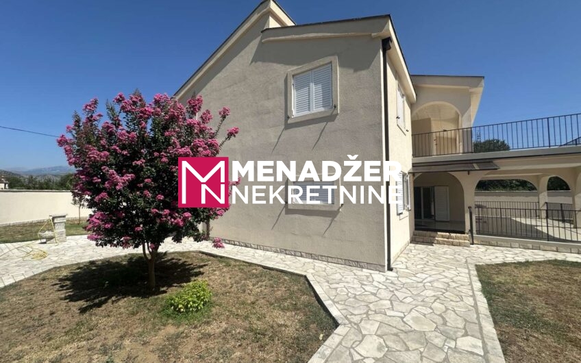 KUĆA 230 m2, PLAC 1 400 m2 – ZAGORIČ