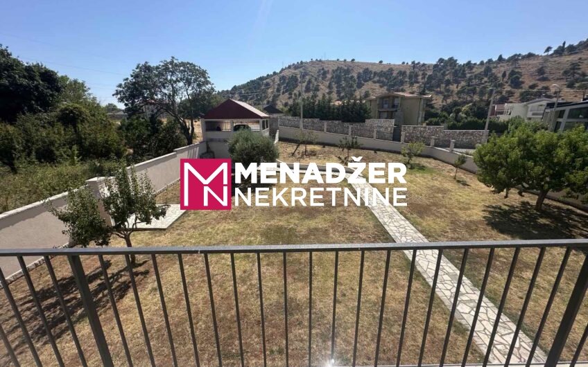 KUĆA 230 m2, PLAC 1 400 m2 – ZAGORIČ