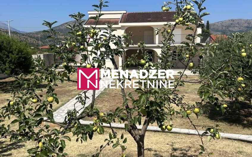 KUĆA 230 m2, PLAC 1 400 m2 – ZAGORIČ