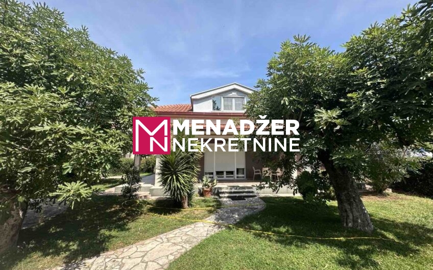 KUĆA NAMJEŠTENA 200 m2, PLAC 400 m2 – TOLOŠI