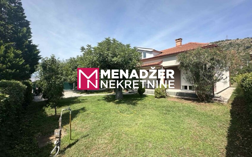 KUĆA NAMJEŠTENA 200 m2, PLAC 400 m2 – TOLOŠI