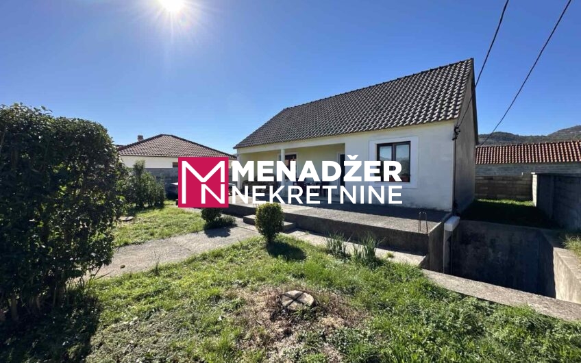 KUĆA 105 m2, PLAC 512 m2 – FARMACI