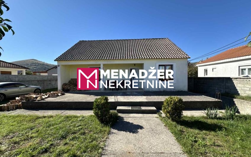 KUĆA 105 m2, PLAC 512 m2 – FARMACI