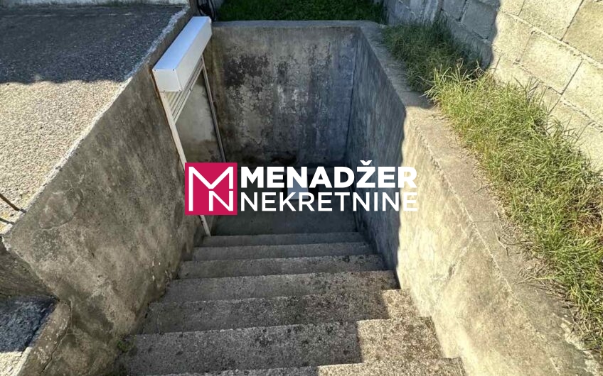 KUĆA 105 m2, PLAC 512 m2 – FARMACI