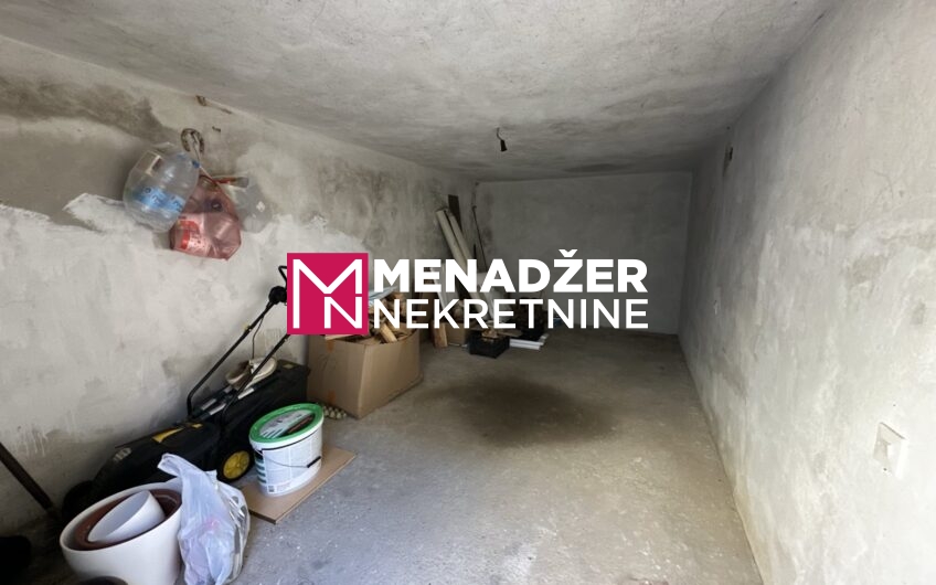 KUĆA 105 m2, PLAC 512 m2 – FARMACI