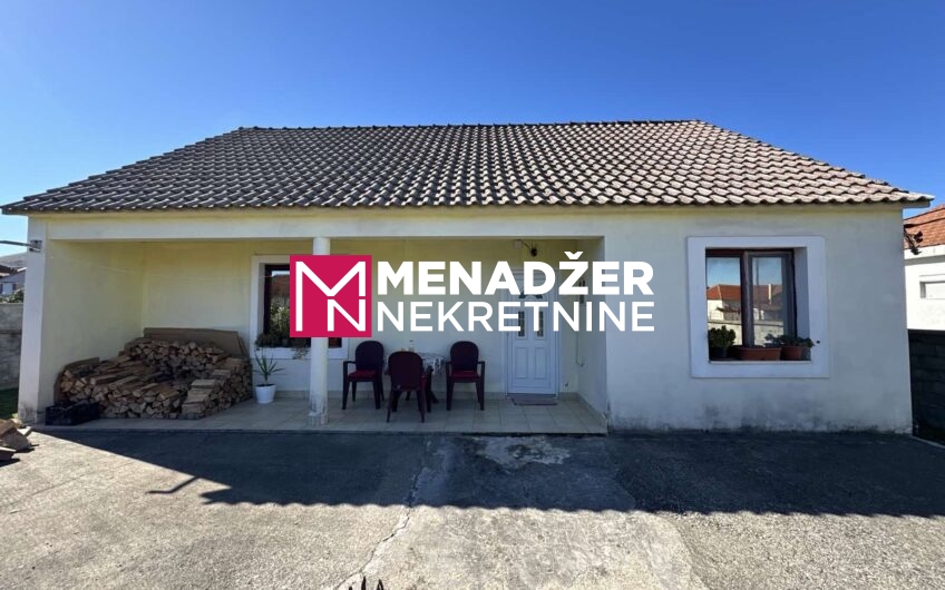 KUĆA 105 m2, PLAC 512 m2 – FARMACI