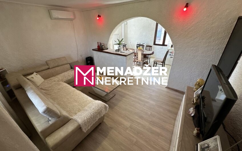 KUĆA 105 m2, PLAC 512 m2 – FARMACI