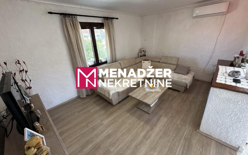 KUĆA 105 m2, PLAC 512 m2 – FARMACI