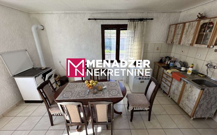 KUĆA 105 m2, PLAC 512 m2 – FARMACI