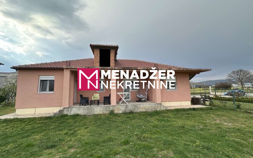 KUĆA NAMJEŠTENA 135 m2, PLAC 700 m2 – DONjI KOKOTI