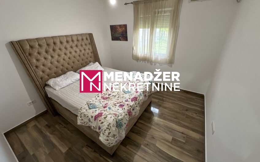 KUĆA NAMJEŠTENA 135 m2, PLAC 700 m2 – DONjI KOKOTI