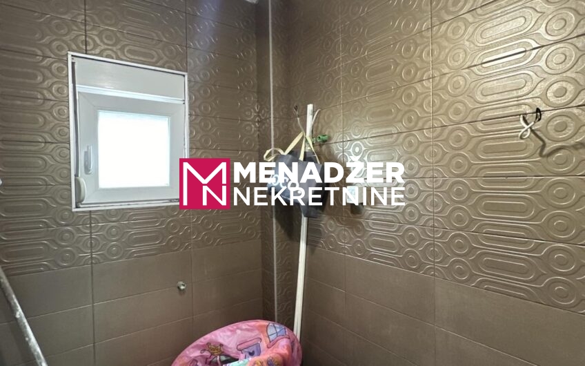 KUĆA NAMJEŠTENA 135 m2, PLAC 700 m2 – DONjI KOKOTI