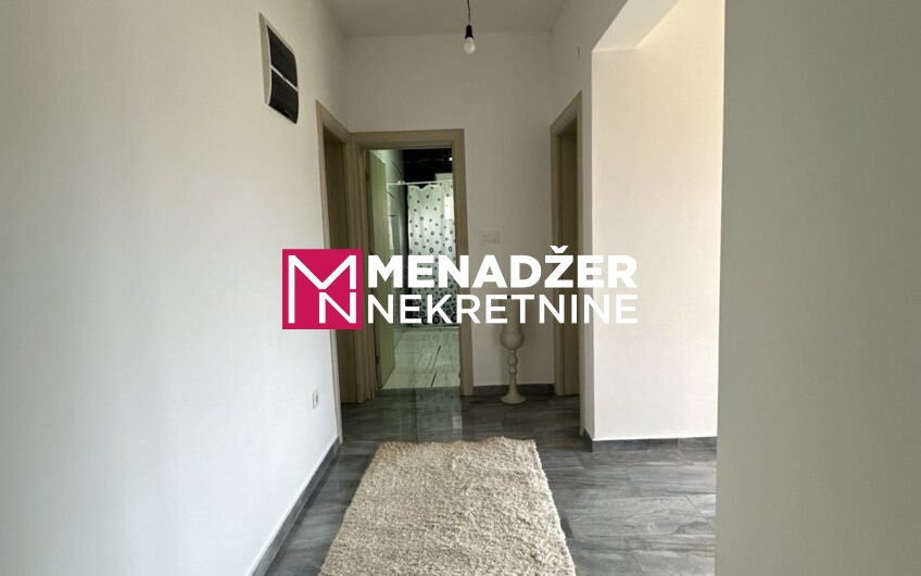 KUĆA NAMJEŠTENA 135 m2, PLAC 700 m2 – DONjI KOKOTI