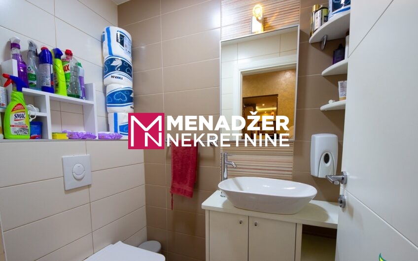 TROSOBAN NAMJEŠTEN STAN 139 m2, 3 GARAŽE – MOMIŠIĆI