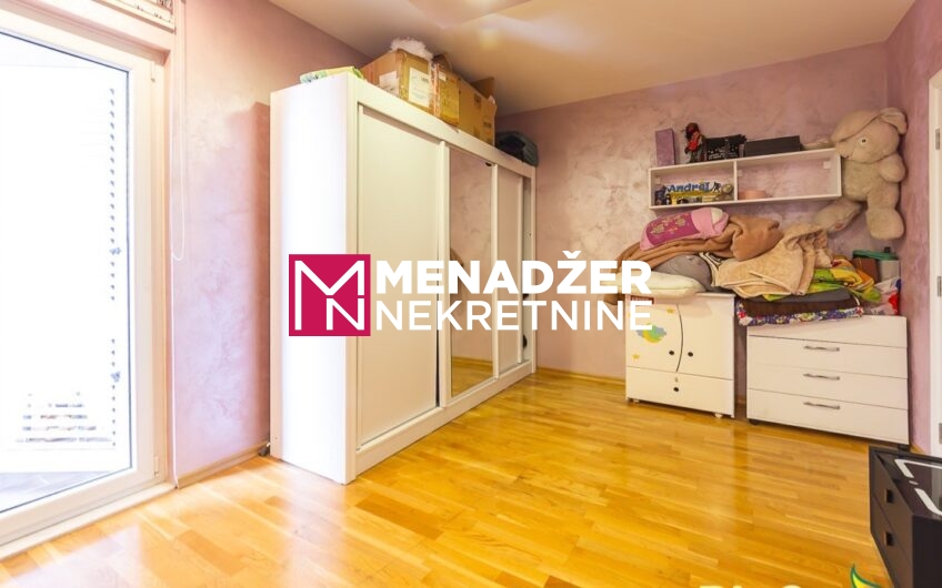 TROSOBAN NAMJEŠTEN STAN 139 m2, 3 GARAŽE – MOMIŠIĆI