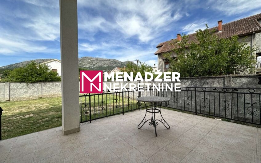 KUĆA NAMJEŠTENA 400 m2, PLAC 700 m2 – ZLATICA